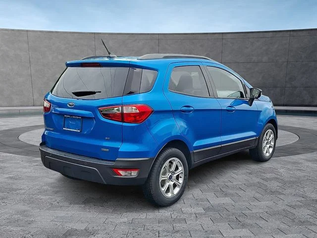 Used 2018 Blue Ford SE image 2