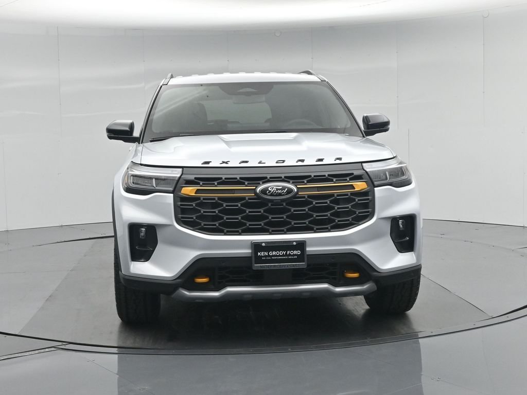 New 2026 Space White Metallic Ford Tremor image 29