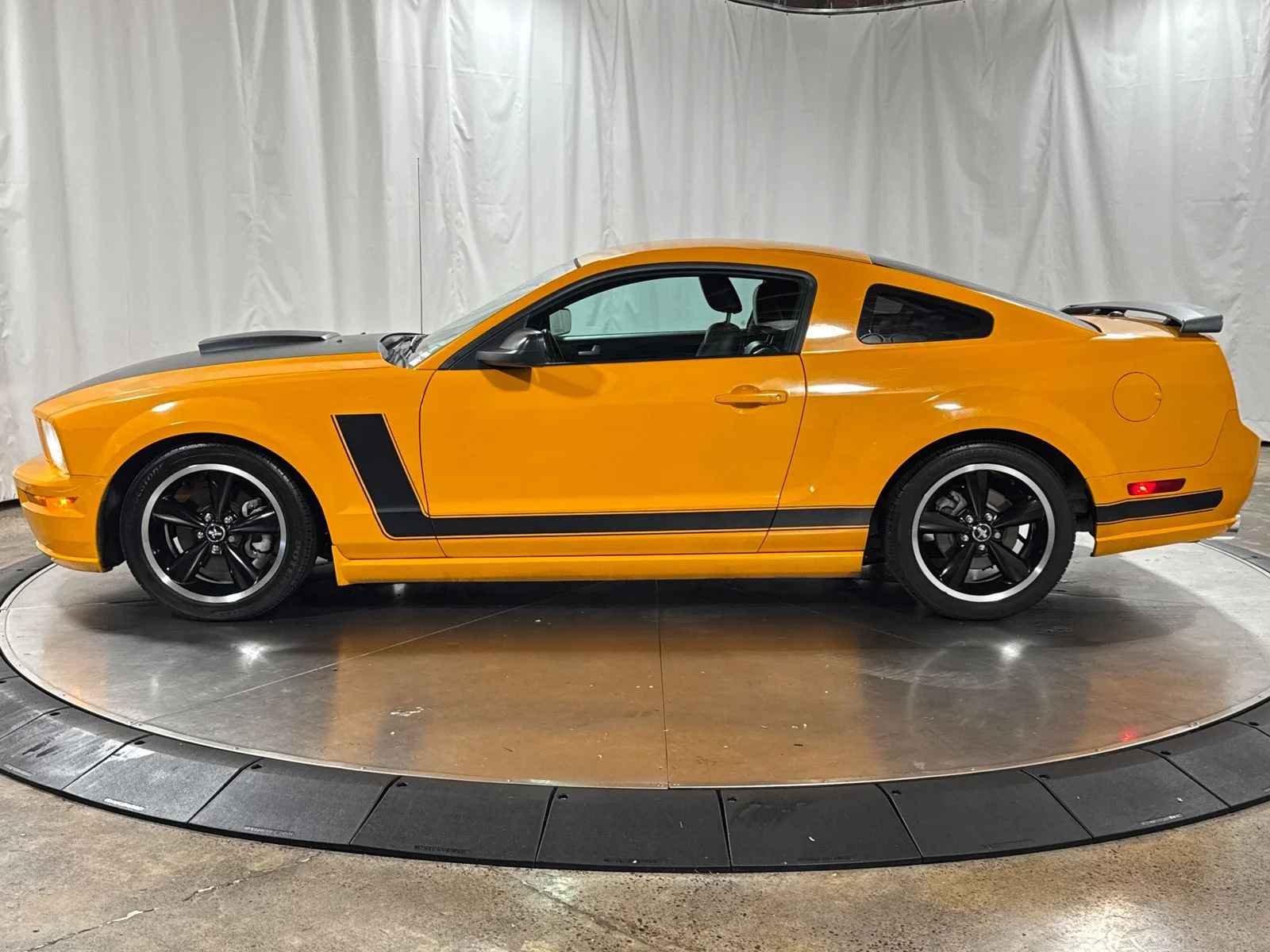 Used 2007  Ford GT Premium image 8