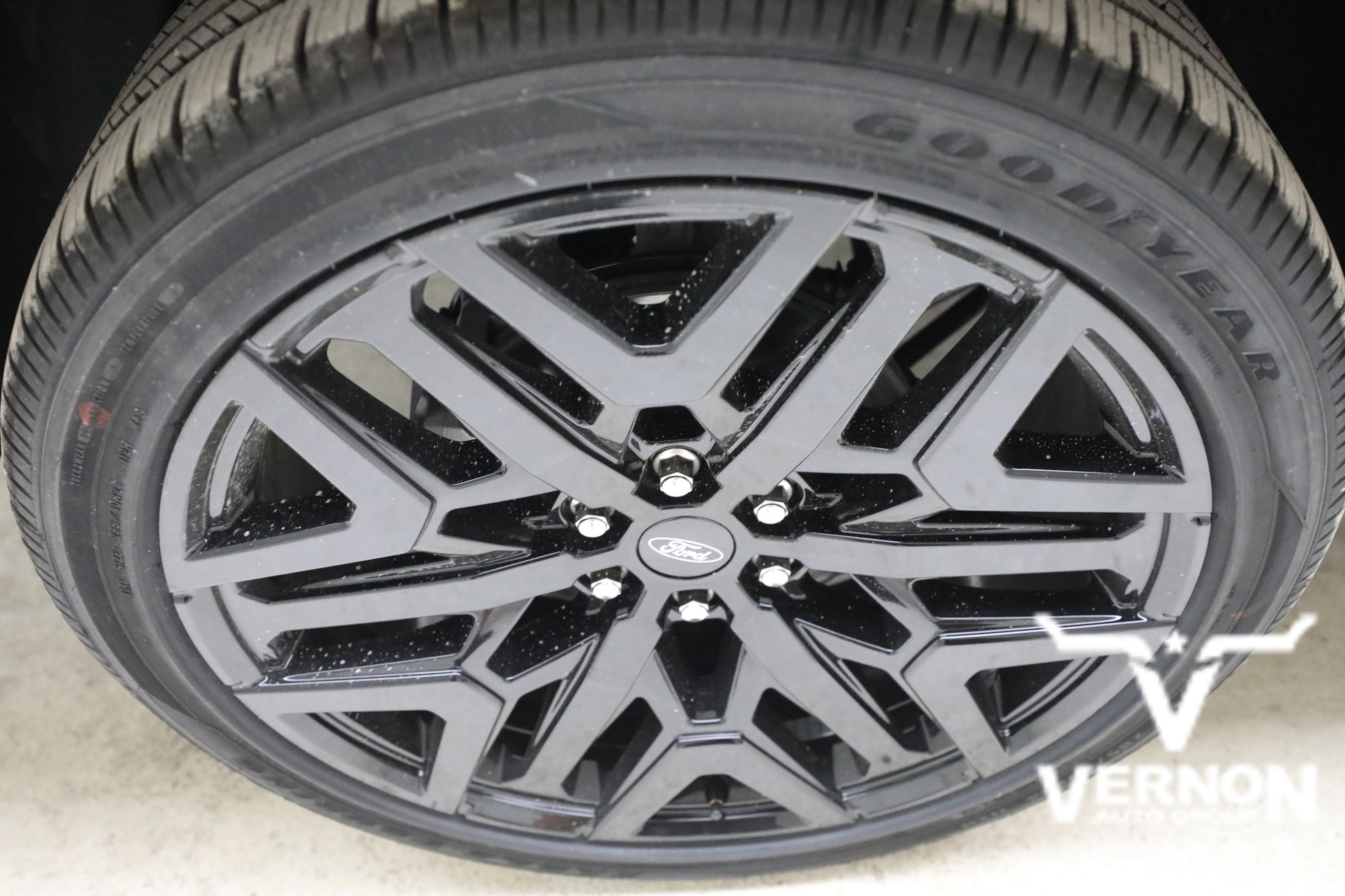 New 2026 Star White Metallic Tri-Coat Ford  image 31