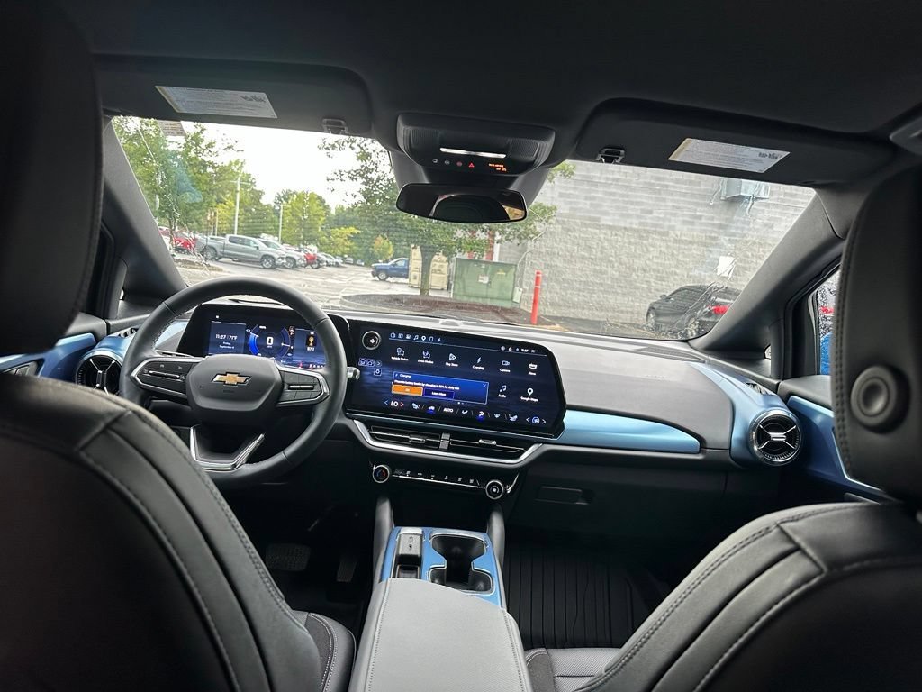 2025 Chevrolet Equinox EV LT - Photo 23