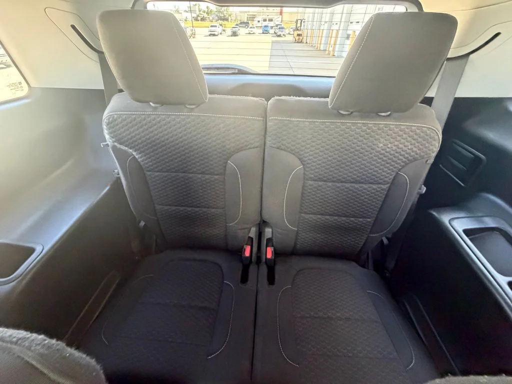 Used 2018 Silver GMC SLE-2 image 28