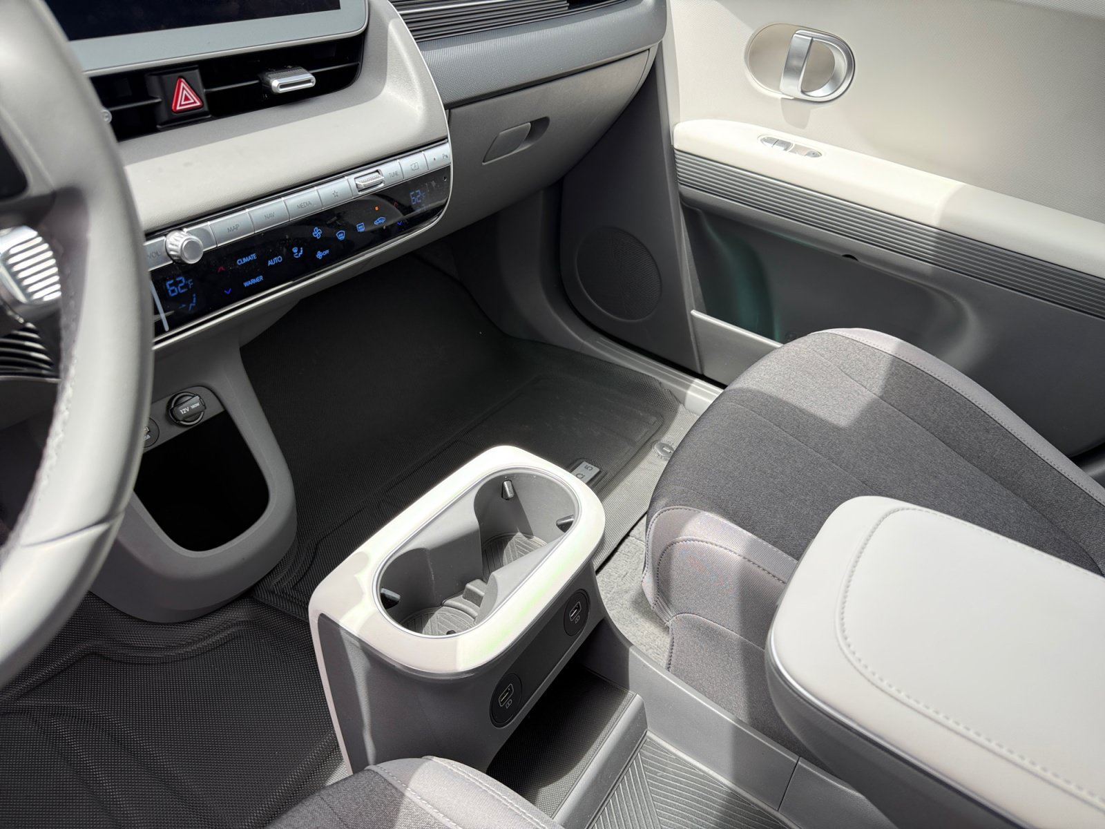 Certified Used 2024 Teal Hyundai SE image 13