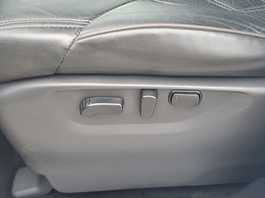 Used 2022 White Nissan Platinum 4WD image 19