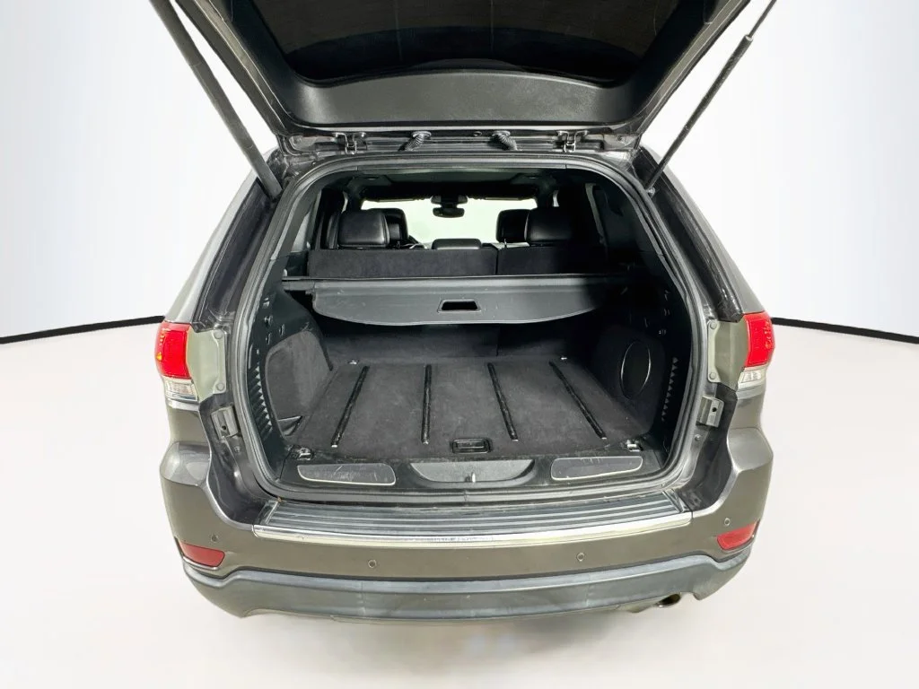 Used 2017 Gray Jeep Limited image 31
