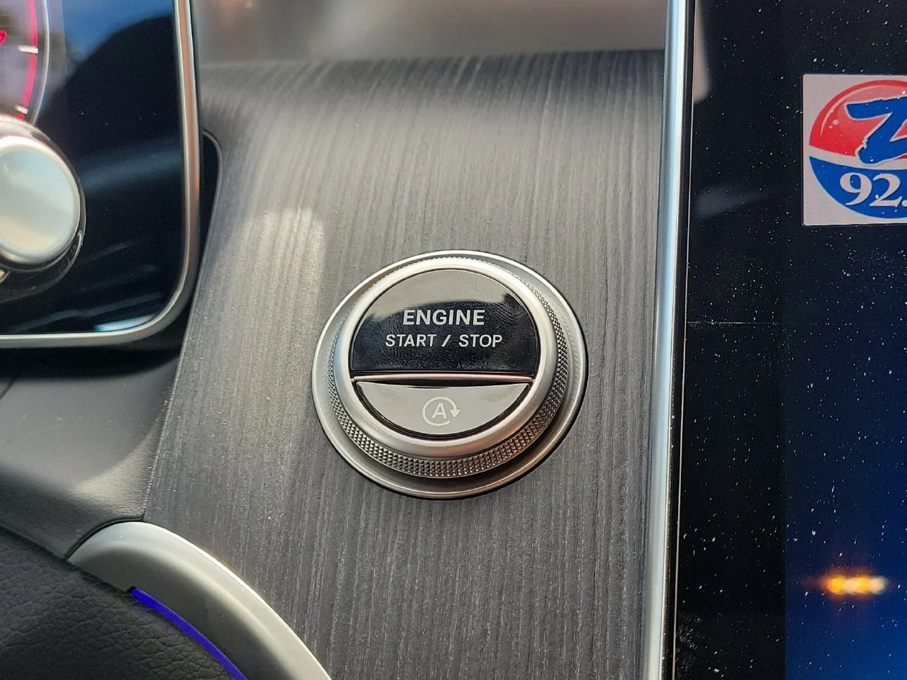 New 2027 Graphite Grey Metallic Mercedes-Benz GLC 300 image 17