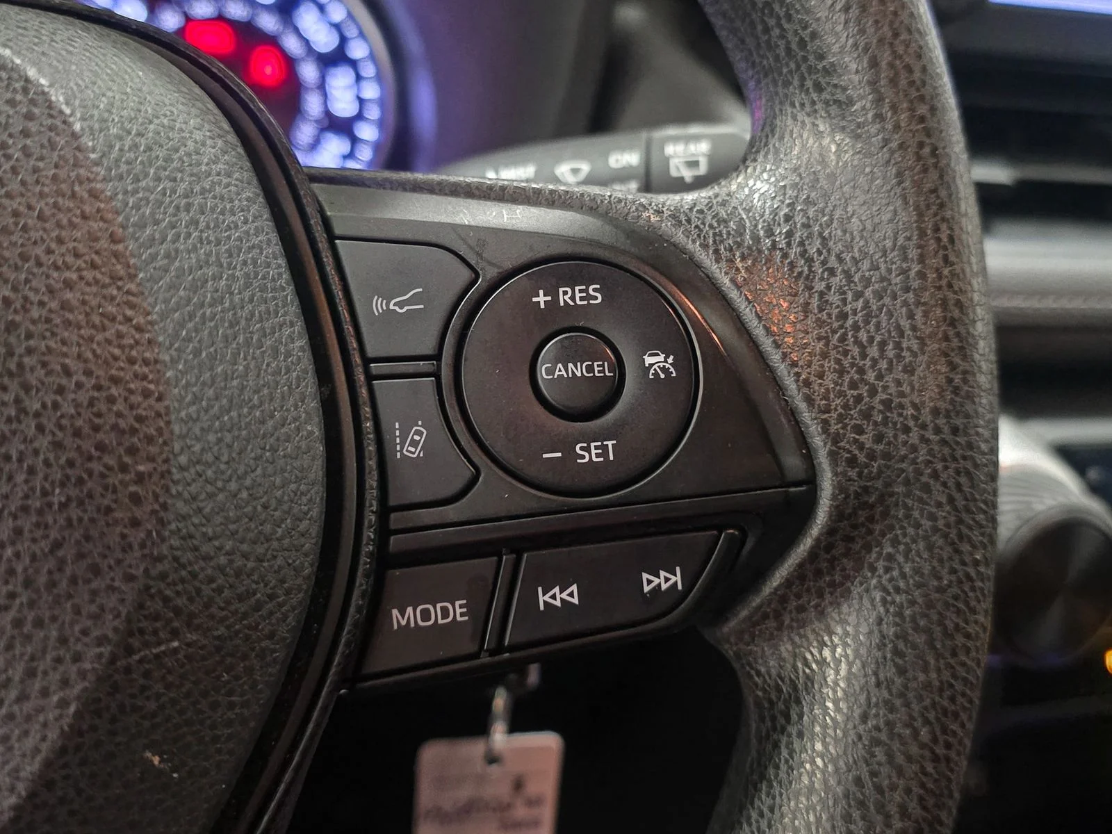 Certified Used 2019 Pearl Toyota LE image 32
