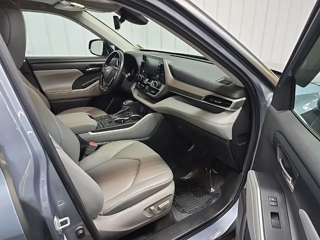 Used 2022 Blue Toyota XLE image 16
