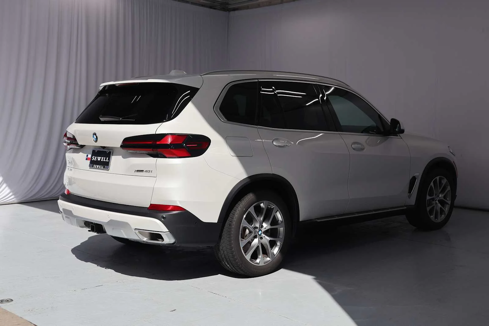 Certified Used 2026 Mineral White Metallic BMW xDrive40i image 9