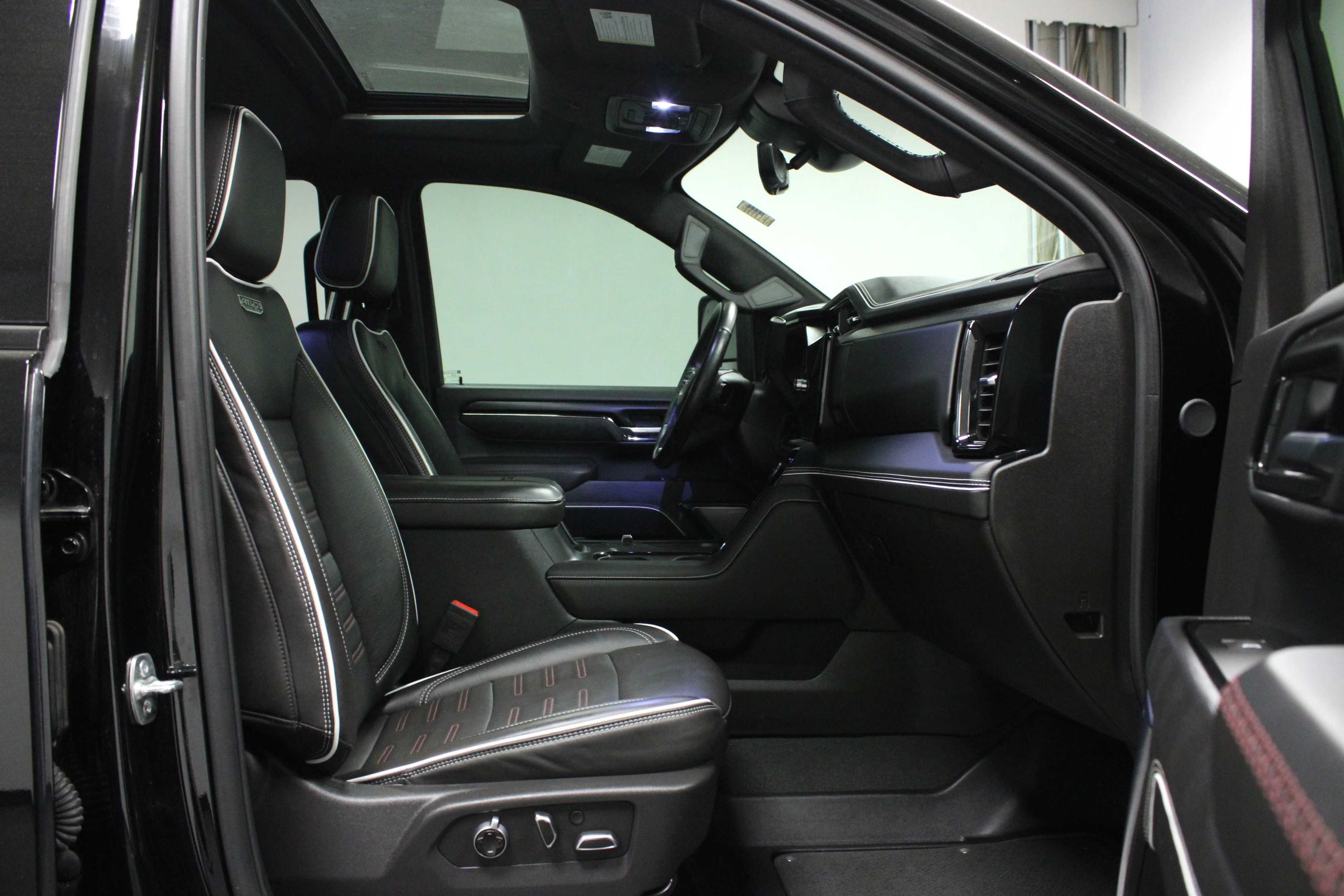 Used 2025 Onyx Black GMC AT4X image 16
