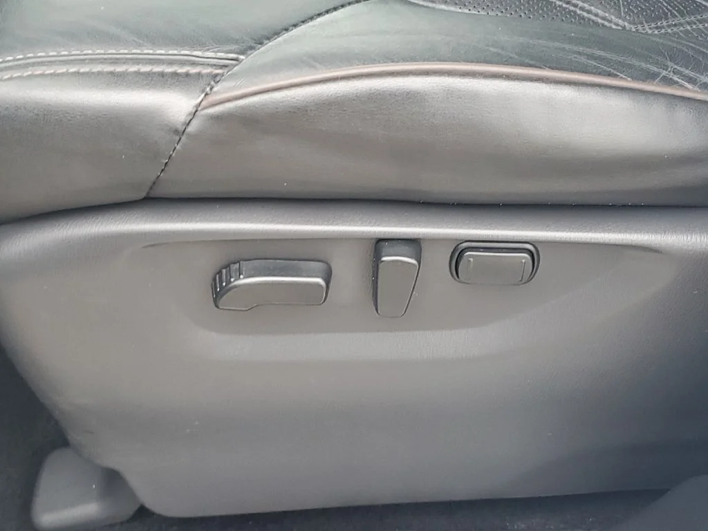 Used 2022 White Nissan Platinum 4WD image 19