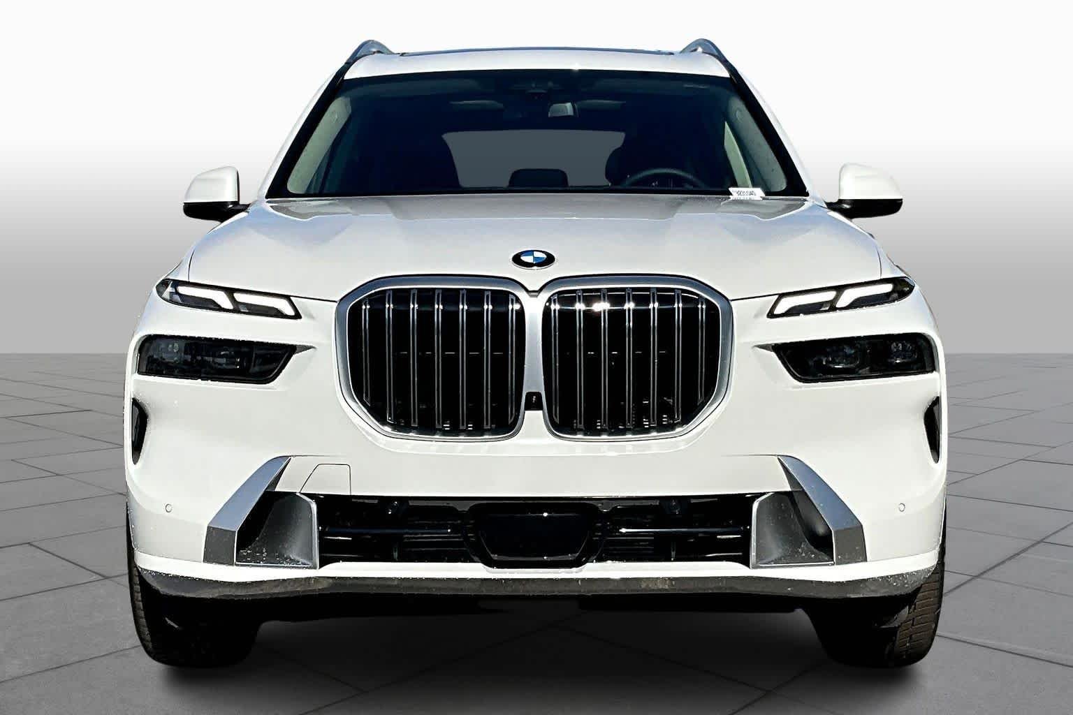 New 2026 Mineral White Metallic BMW xDrive40i image 3