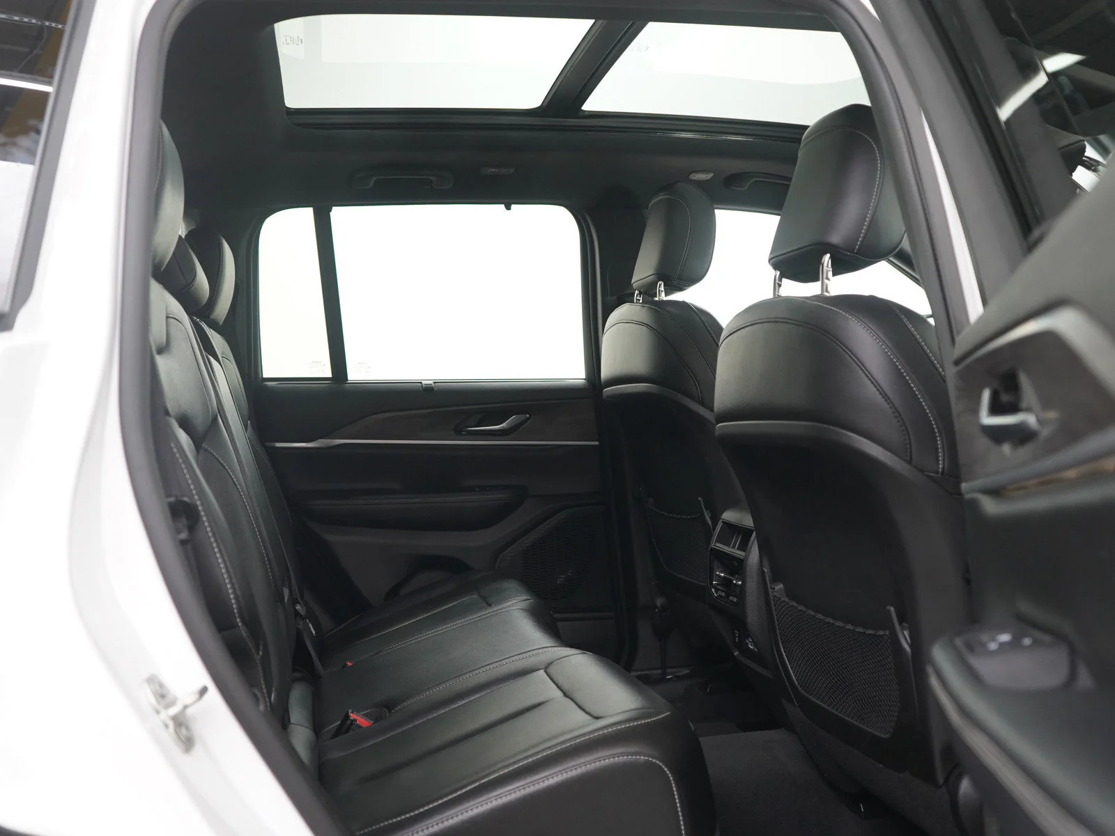 Used 2024 Bright White Clearcoat Jeep Limited image 13
