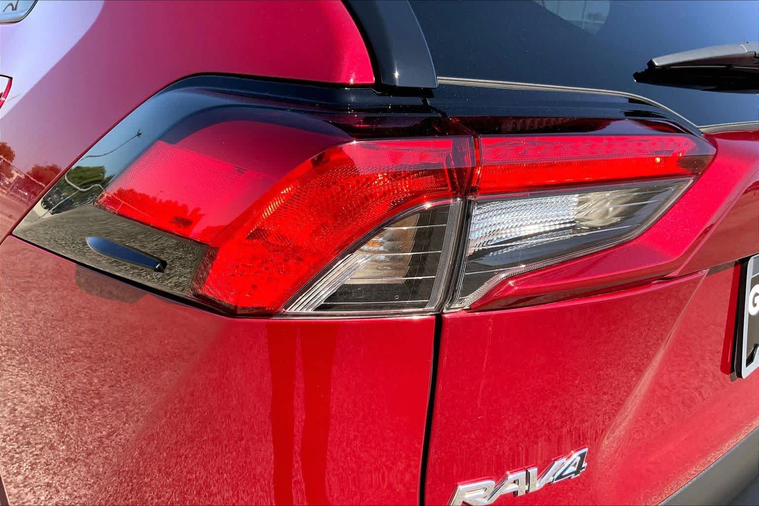 Used 2022 Ruby Flare Pearl Toyota Hybrid XLE image 28