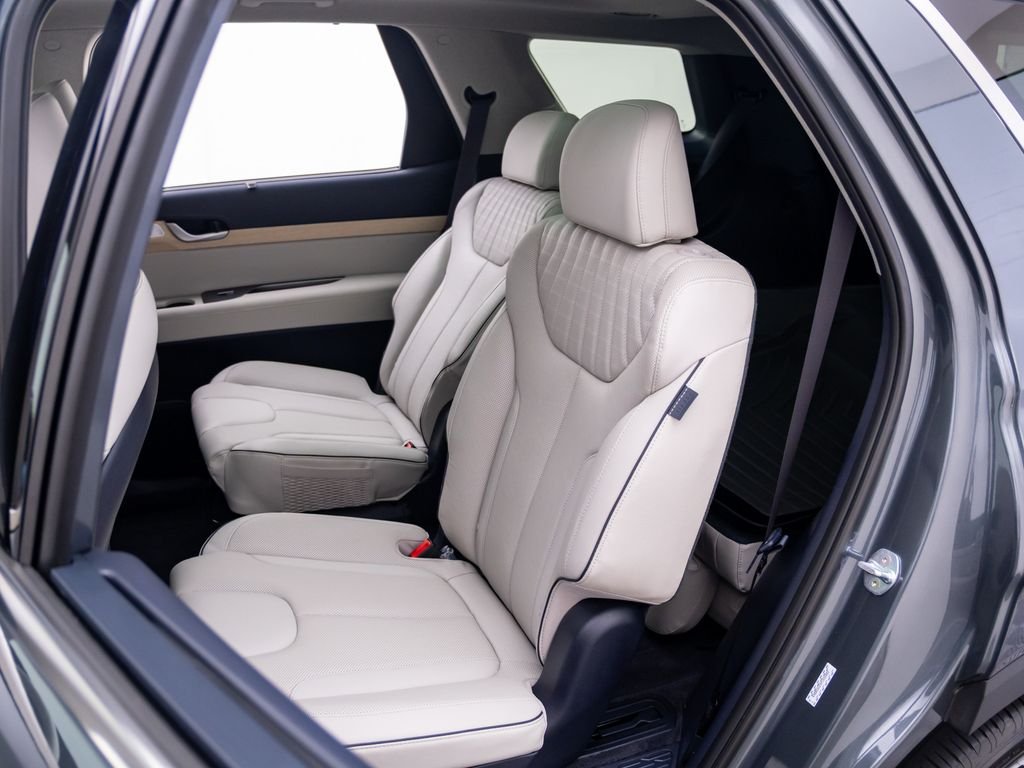 Used 2023 Graphite Hyundai Limited image 18