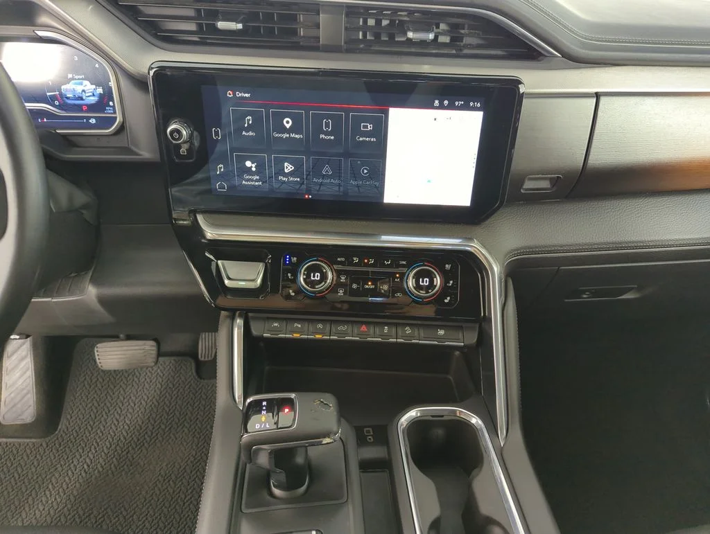 Used 2023 White GMC Denali image 23