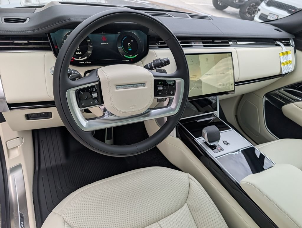 New 2026 Eiger Grey LAND ROVER SE PHEV image 5