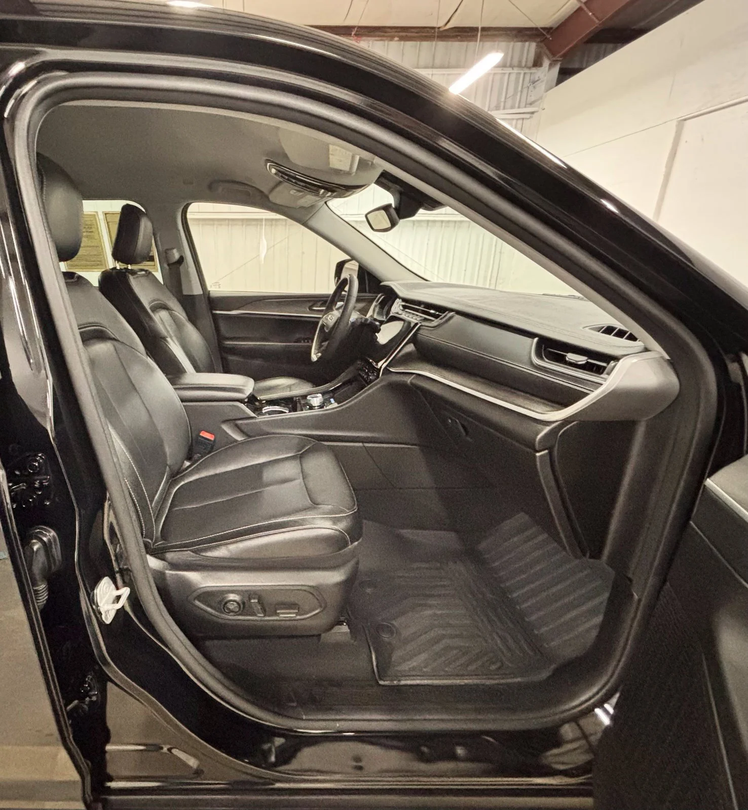Used 2023 Black Jeep Limited image 18