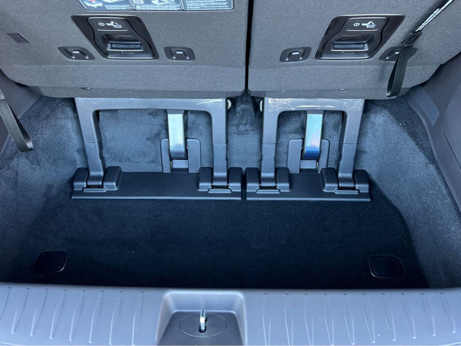 2025 Kia Carnival SX - Photo 17