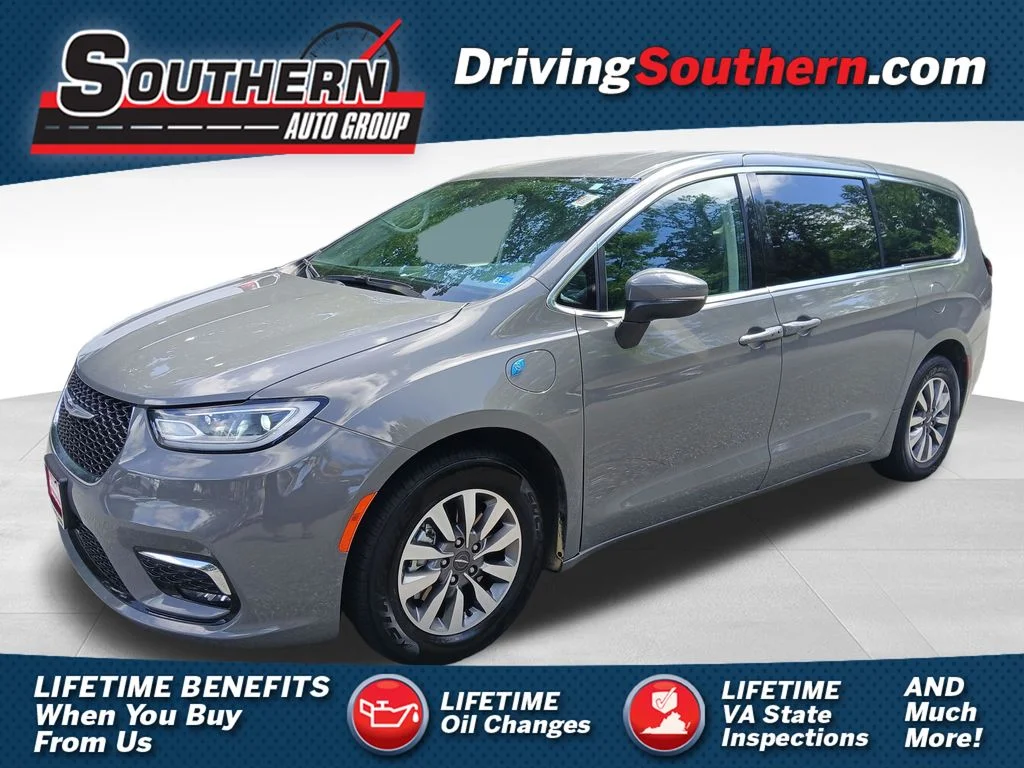 2023 Chrysler Pacifica Hybrid Touring L Hybrid's photo