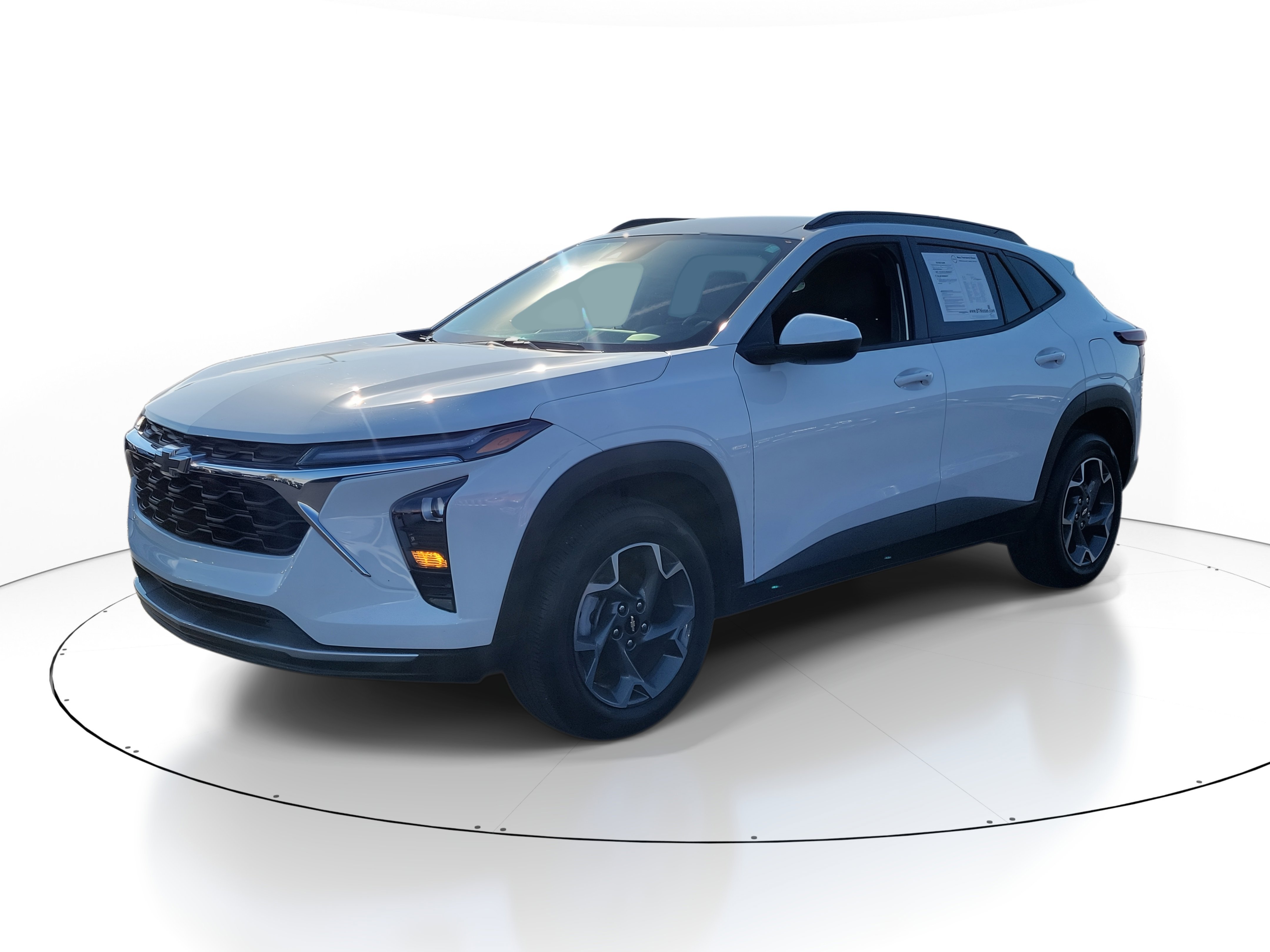2024 Chevrolet Trax LT photo 2