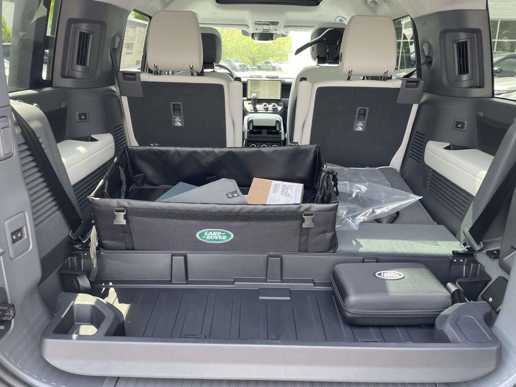 New 2026 Woolstone Green Land Rover S image 19