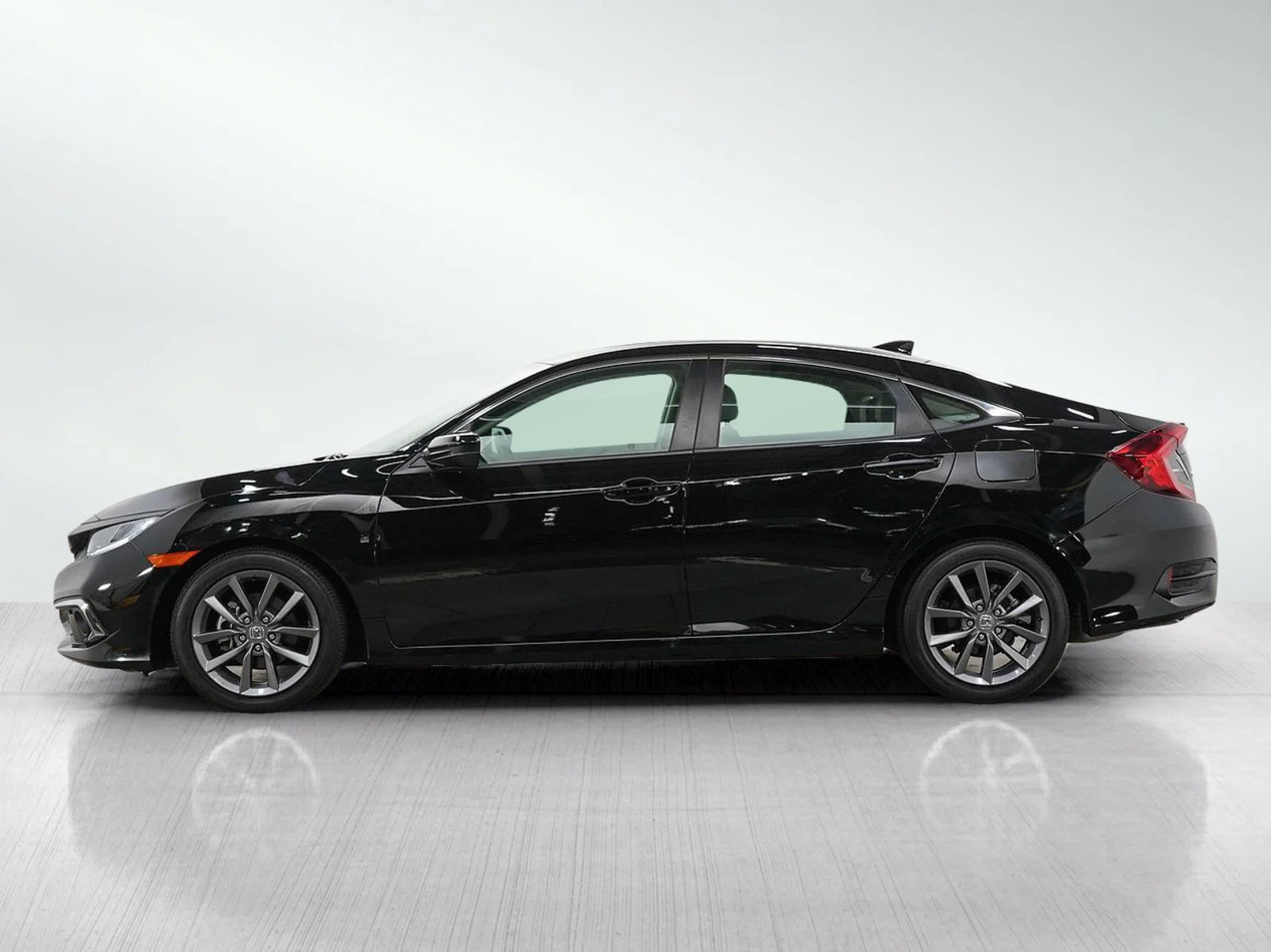 Used 2019 Honda Civic EX with VIN 19XFC1F38KE015834 for sale in Burnsville, Minnesota