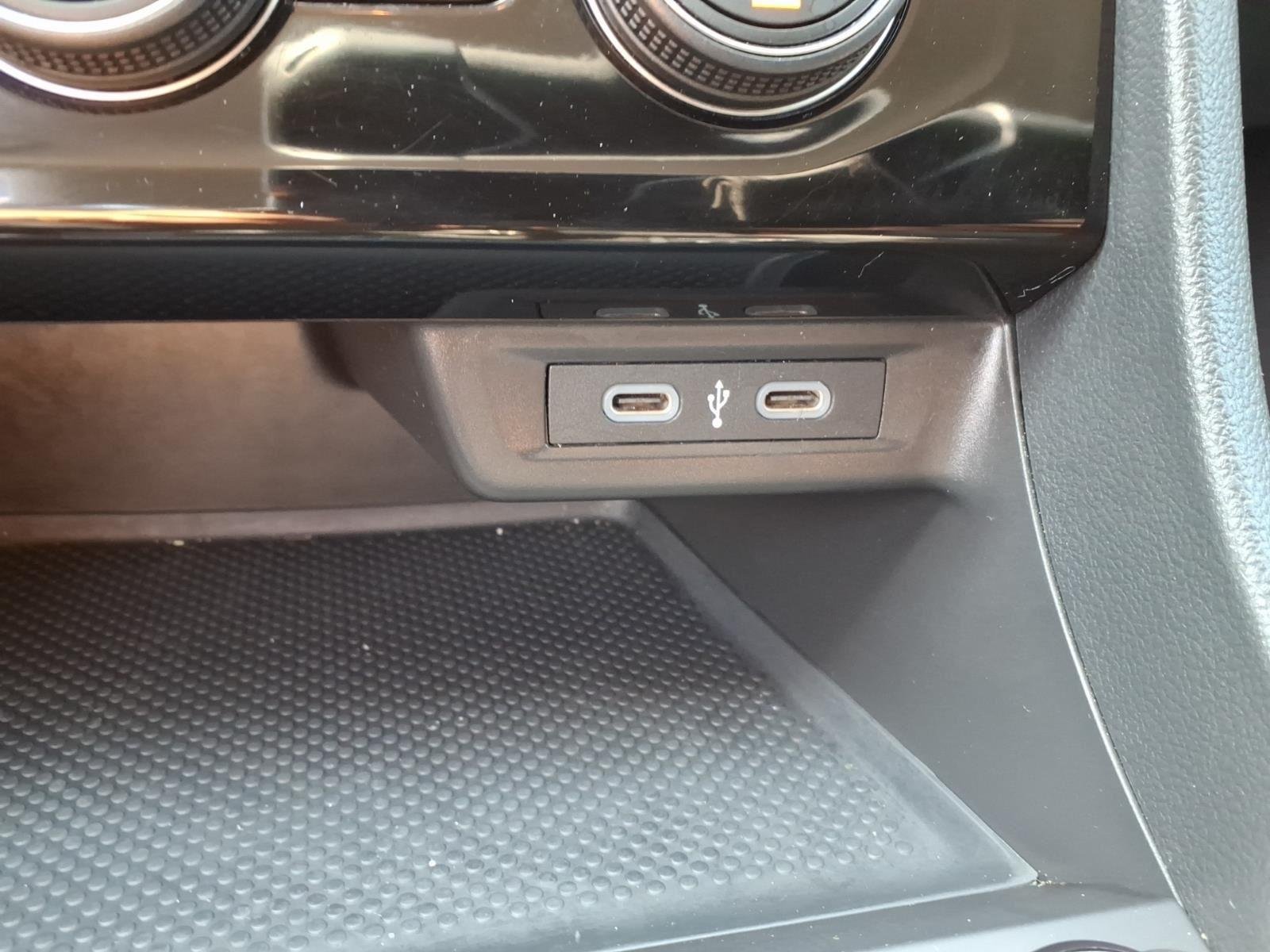 Used 2024  Volkswagen SE image 27