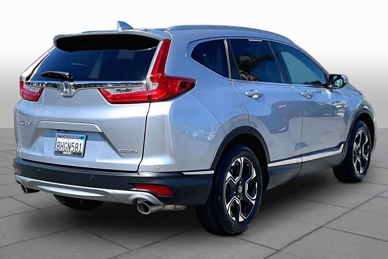 Used 2018 Lunar Silver Metallic Honda Touring image 12