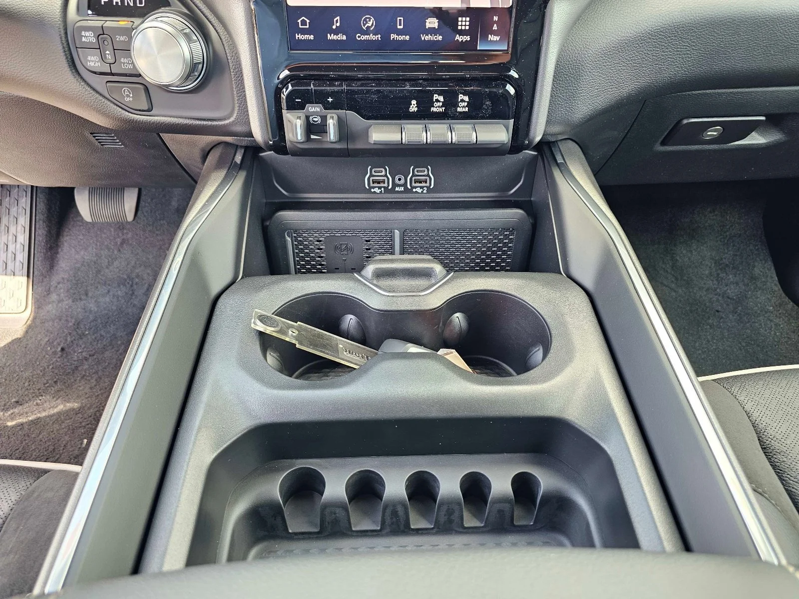 New 2027 Tank Ram Laramie image 28