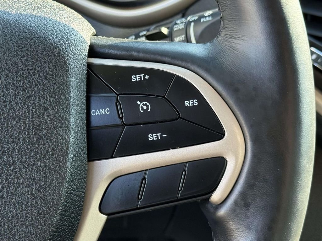 Used 2018 Gray Jeep Limited image 21