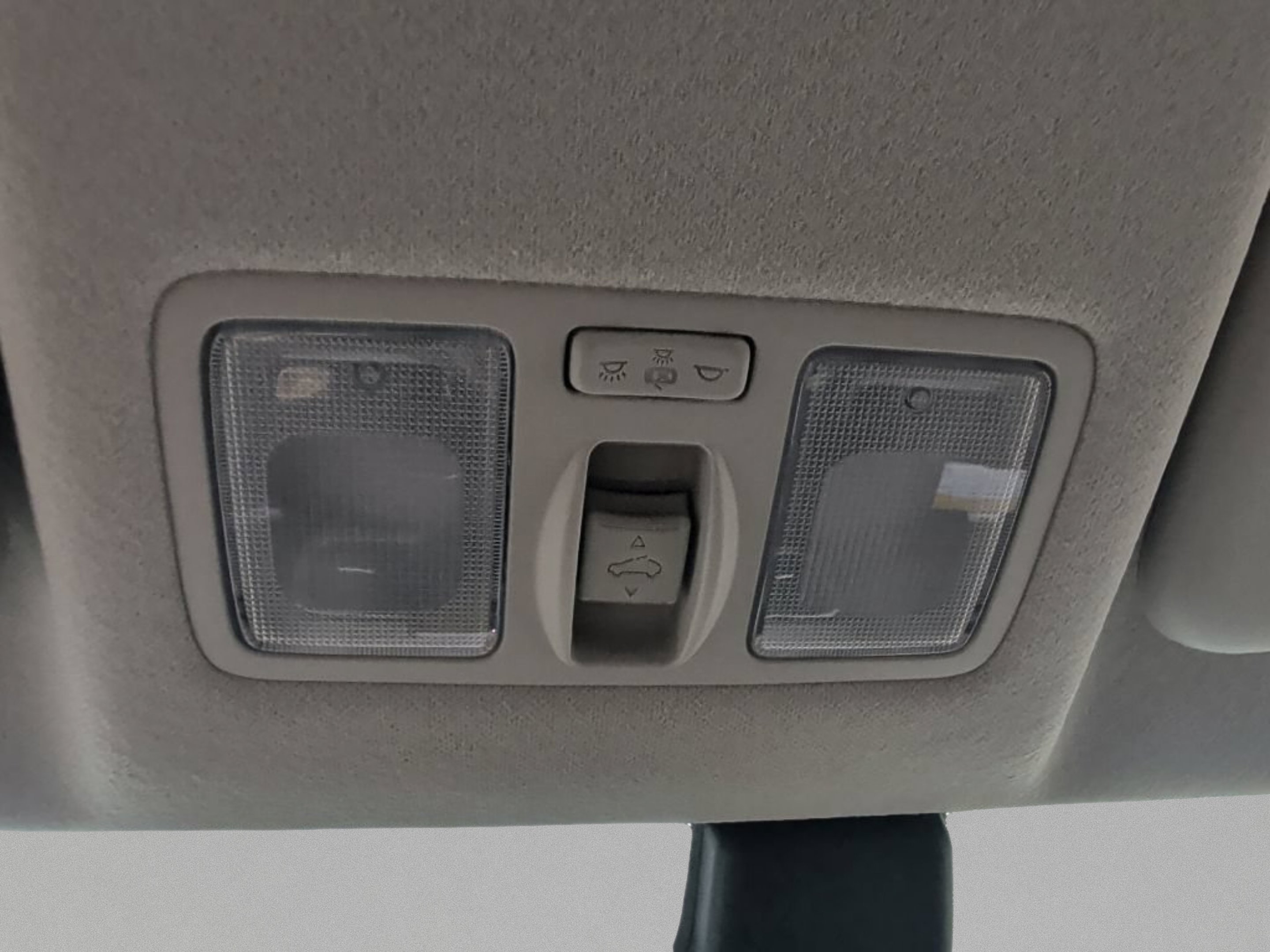 New 2026 Shimmering Silver Hyundai SEL image 29