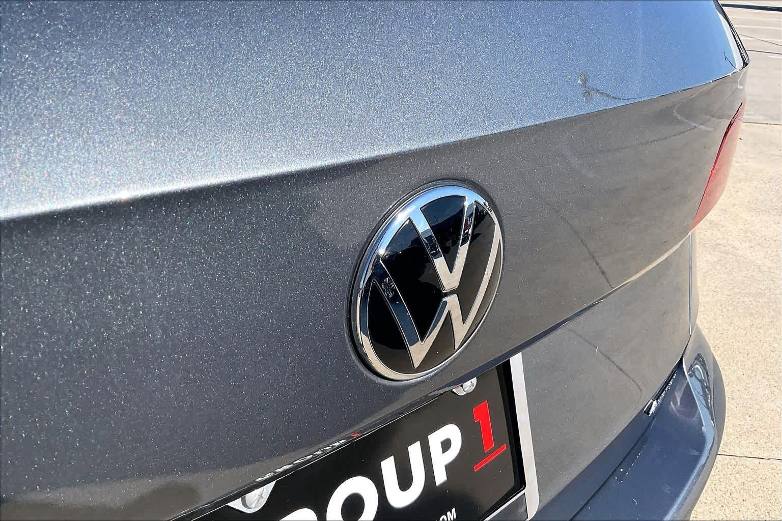 Used 2022 Platinum Gray Metallic Volkswagen SE image 30