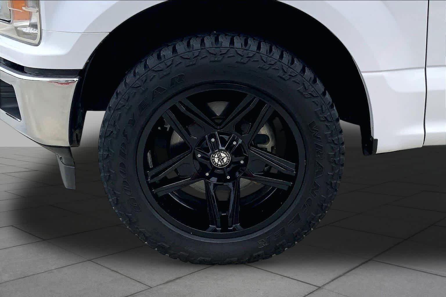 Used 2018 Oxford White Ford XLT image 11