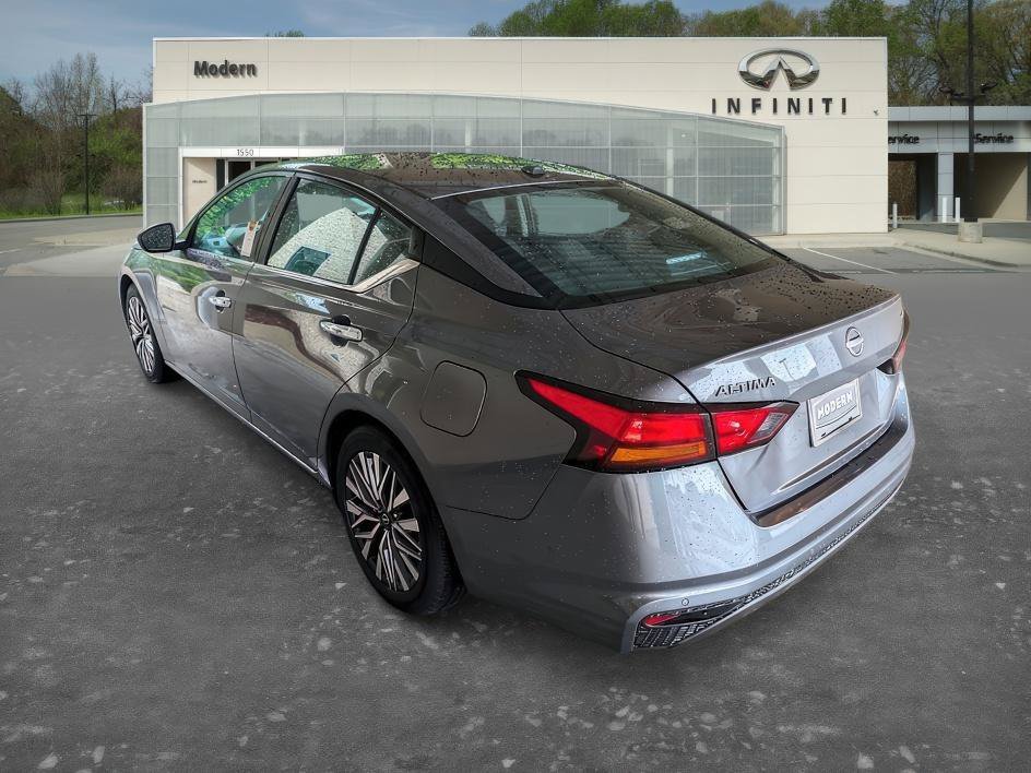 Used 2025 Gun Metallic Nissan SV image 5
