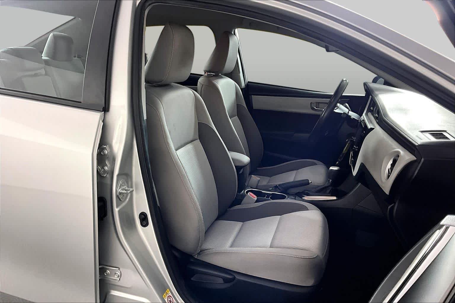 Used 2017 Classic Silver Metallic Toyota L image 9