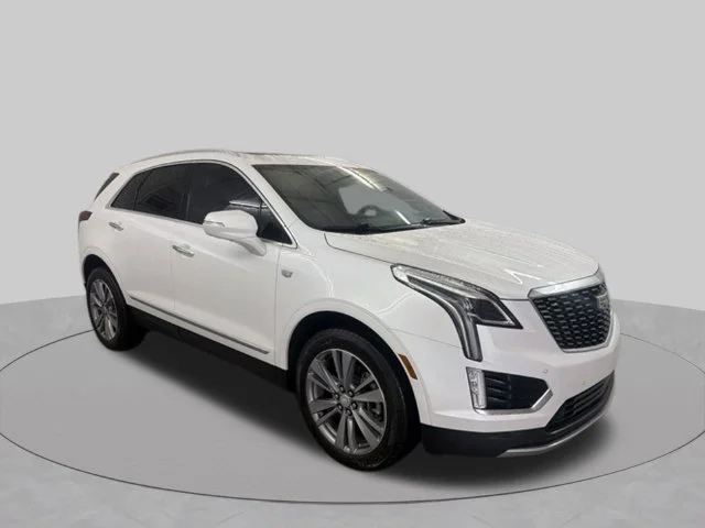 Used 2025 Crystal White Tricoat Cadillac Premium Luxury image 4