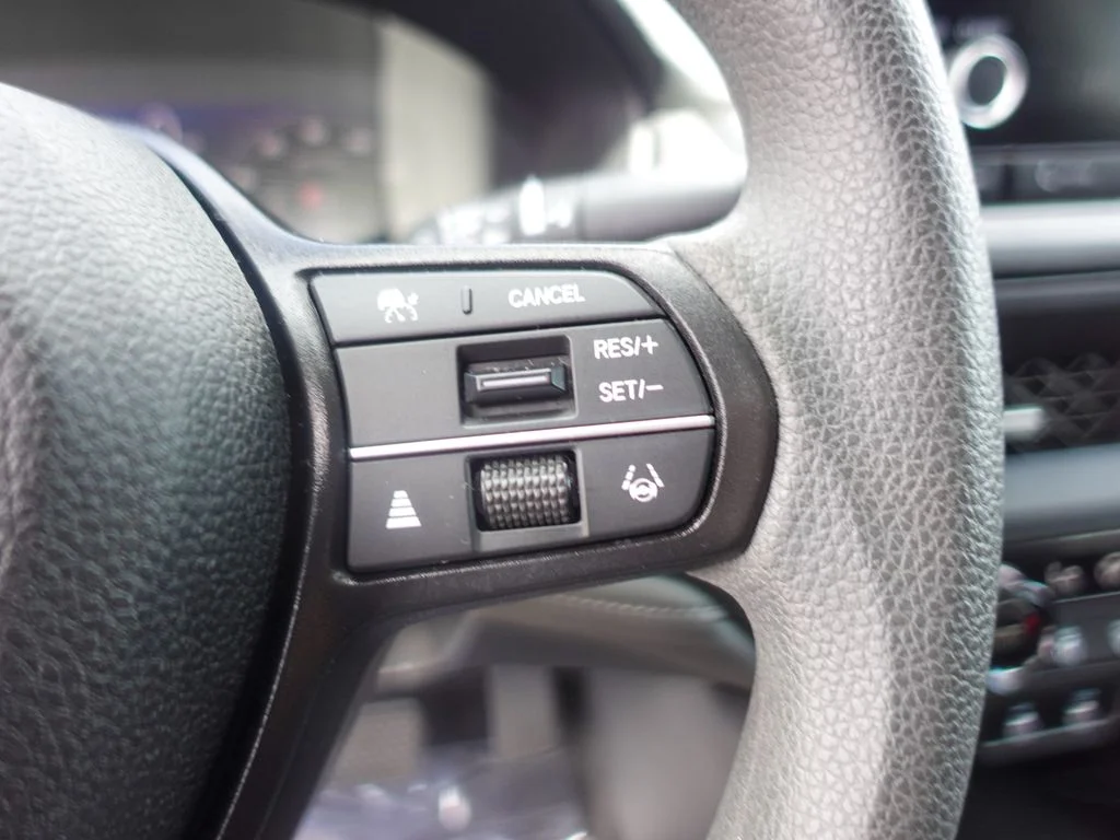 Used 2025 Urban Gray Pearl Honda SE image 14
