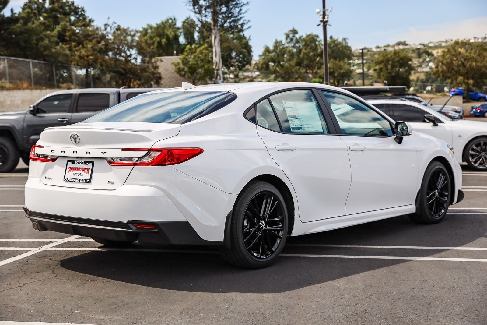 2026 Toyota Camry SE - Photo 4