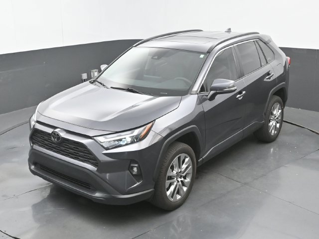 Used 2024 Magnetic Gray Metallic Toyota XLE Premium image 32