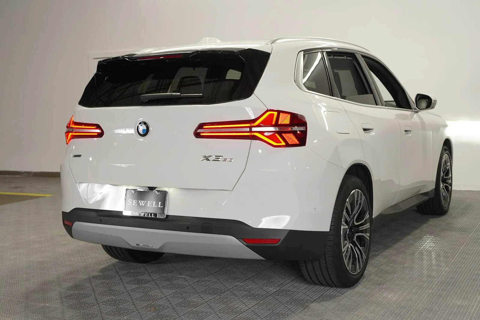 Used 2026 Alpine White BMW 30 xDrive image 4