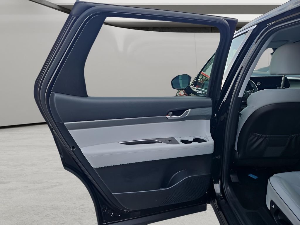 Used 2025 Abyss Black Pearl Hyundai SEL image 17