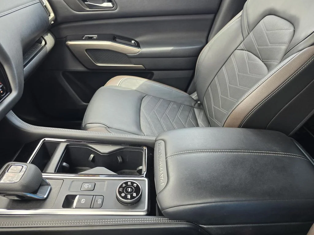 Used 2023 White Nissan Platinum 4WD image 17