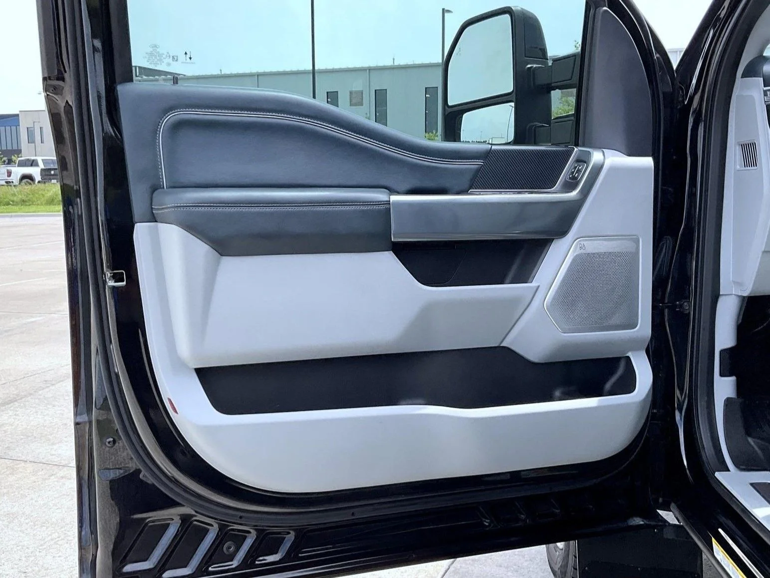 Used 2024 Black Ford Limited image 9