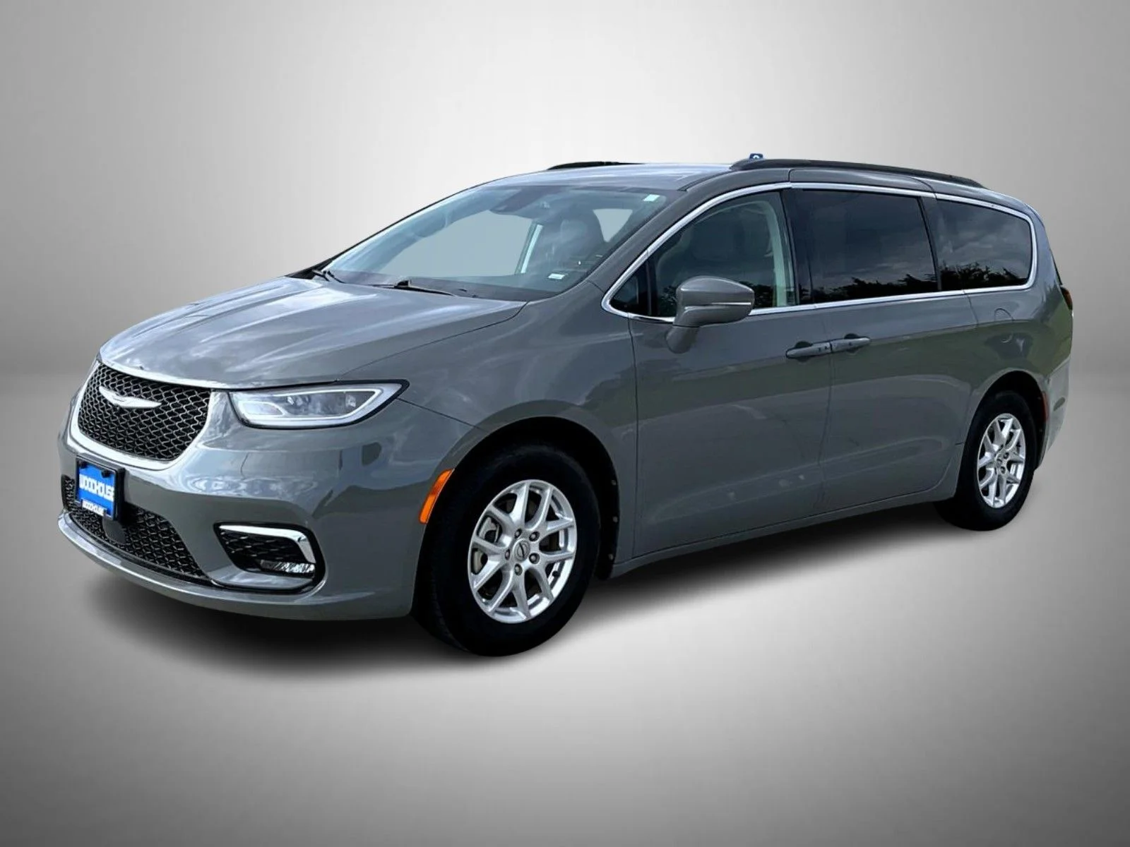 Used 2022 White Chrysler Touring L image 1