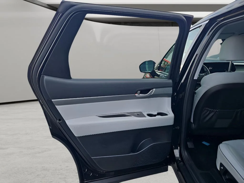 Used 2025 Abyss Black Pearl Hyundai SEL image 17