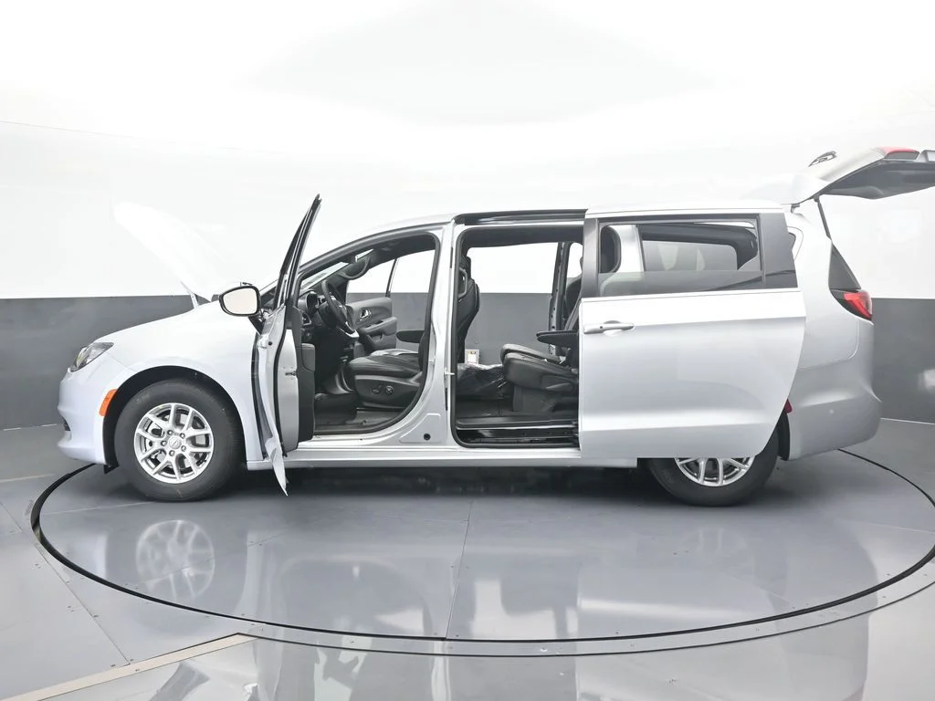 2026 Chrysler Voyager LX - Photo 70