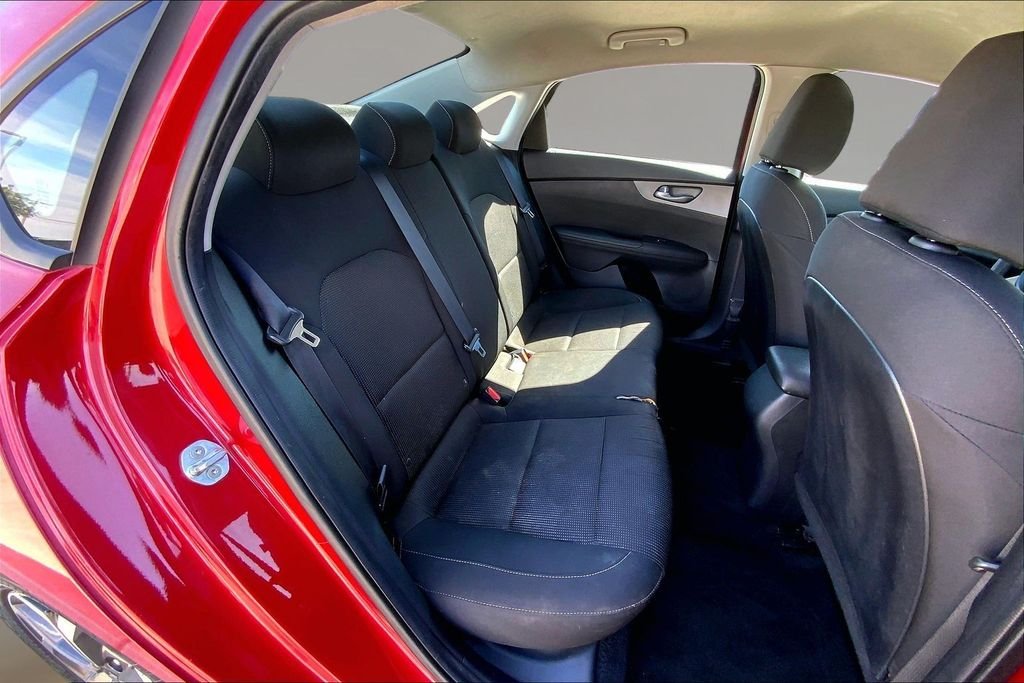 Used 2020 Currant Red Kia LXS image 25