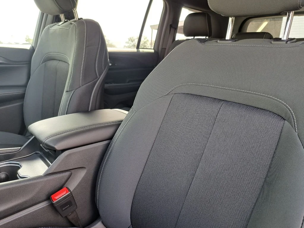 New 2026 Velvet Red Pearl-Coat Exterior Paint Jeep Laredo image 18
