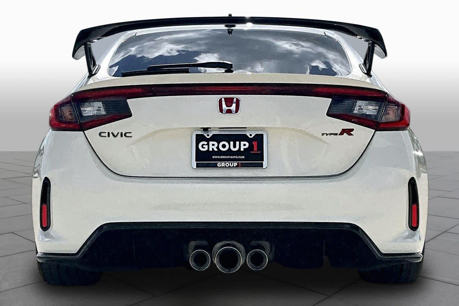Used 2025 Championship White Honda  image 5